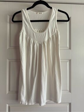 White Sleeveless Scoop Neck Tank Top - Unbranded